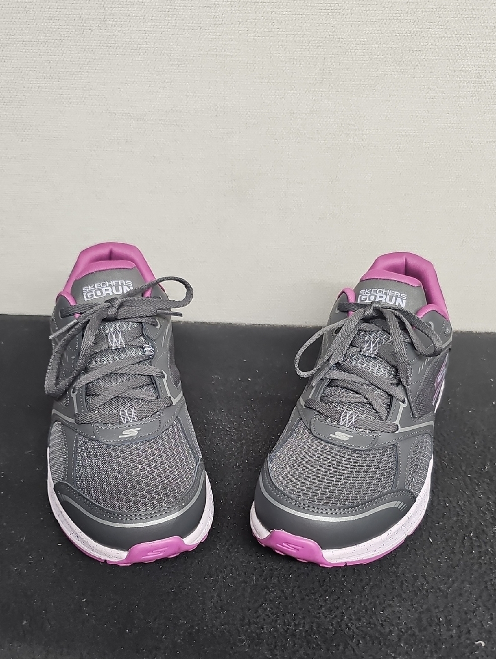 SKECHERS GORUN CONSISTENT DYNAMIC ENERGY SNEAKERS BFPM-06-049